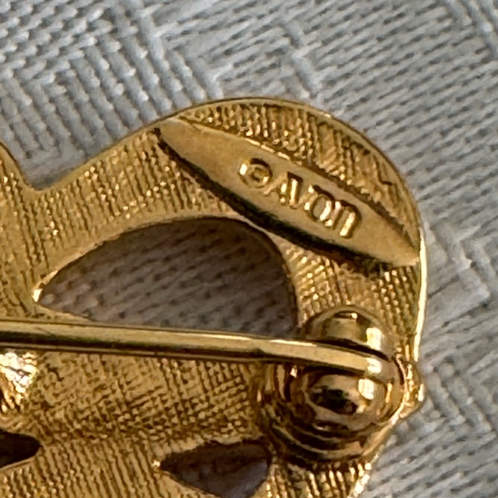 Avon initial R pin - Picture 3 of 5